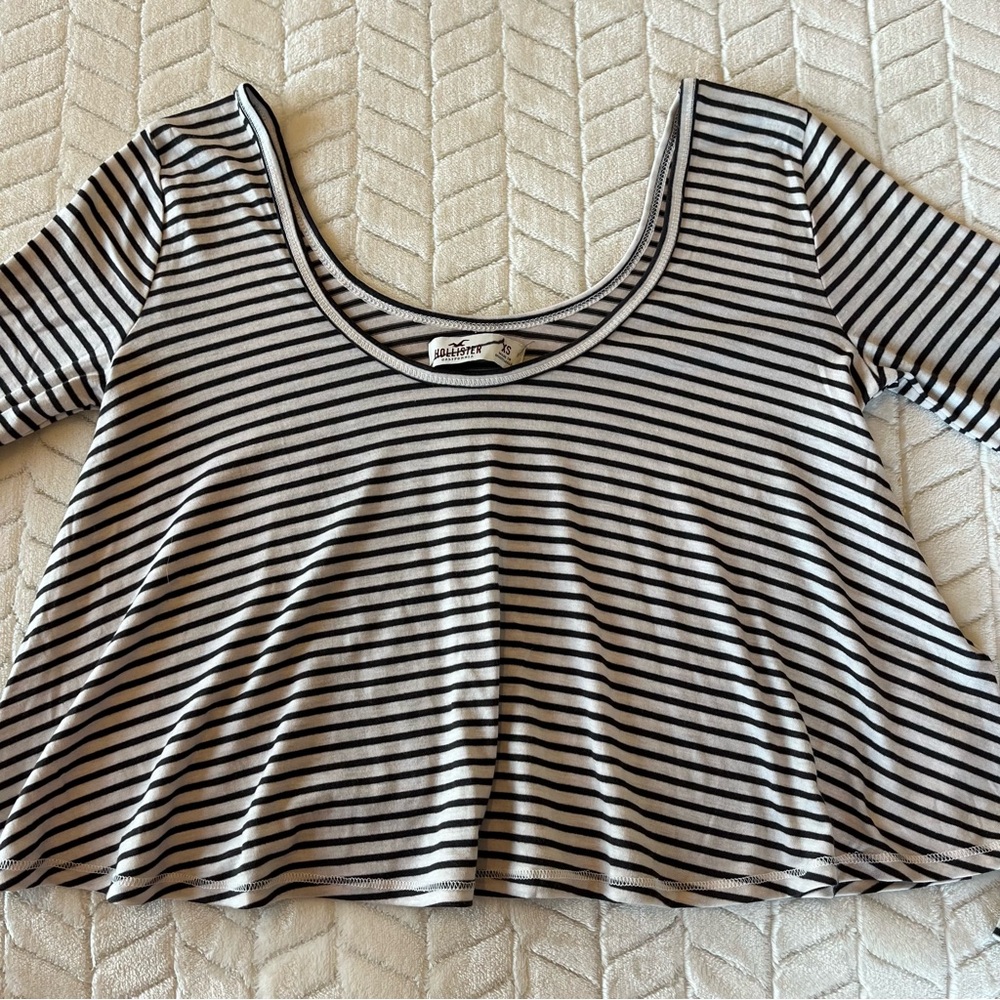 Hollister Black and white striped long sleeve crop top - Picture 2 of 3